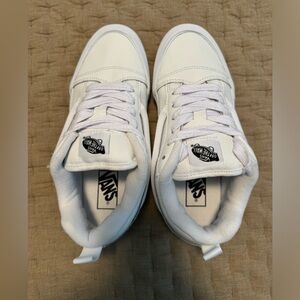 Vans Knu Skool Leather Skate Shoe - True White Monochrome